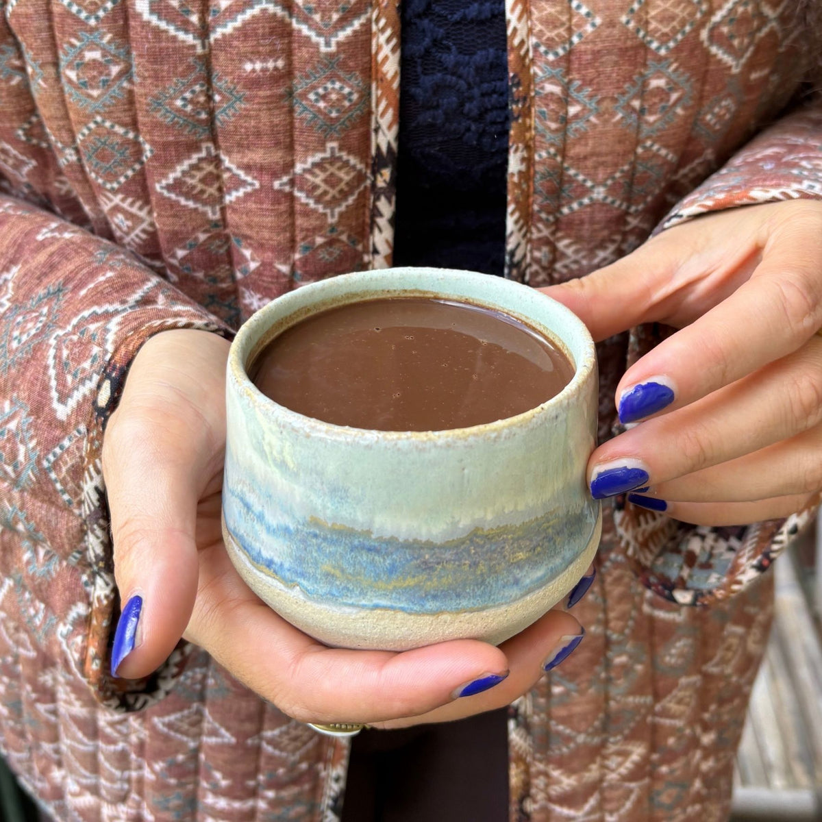 Handgefertigte Keramiktasse für Kakao | Maya Munay